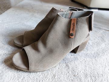 Sandali tronchetti spuntati in pelle 