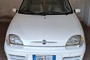Fiat 600 del 2007 bianca
