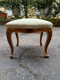 3 Pouf poggiapiedi in legno antico e tessuto.