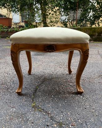 3 Pouf poggiapiedi in legno antico e tessuto.