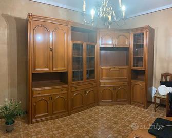 Mobile soggiorno angolare in legno con vetrine