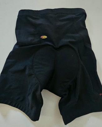 pantaloncino con protezione