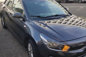 Auto Kia Rio