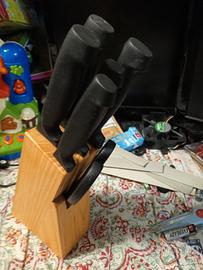 Set coltelli con ceppo legno e forbici