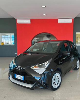 TOYOTA AYGO 1.0 VVT-i CONNECT X-PLAY