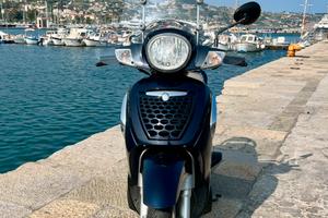 Scarabeo 125 ie light de luxe 18.350 km