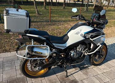 CF MOTO MT 800 Explore