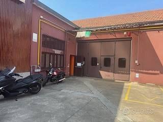 Immobile di 1200 m² con 1 locale a Cusano Milanino