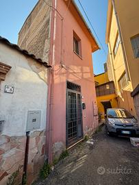 Casa arredata su due livelli . Frazione Torello