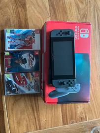 Nintendo Switch V2 grigia con giochi