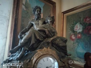 Statua in bronzo con orologio 