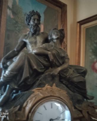 Statua in bronzo con orologio 