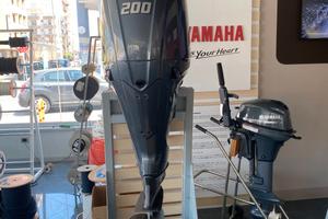MOTORE FUORIBORDO Yamaha f200xcb ULTIMA SERIE