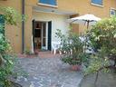 con-ampio-giardino-a-100-mt-dalla-spiaggia
