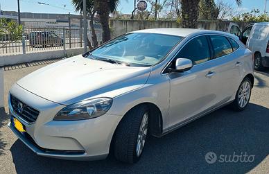 2014 Volvo V40 D Momentum R-design
