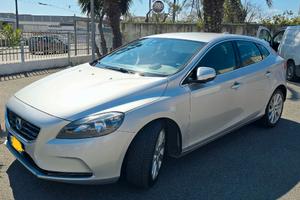 2014 Volvo V40 D Momentum R-design