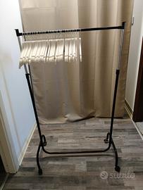 Stand Appendiabiti con appendini compresi.