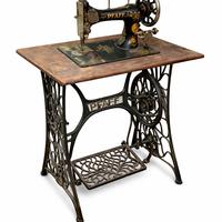 Macchina da cucire Pfaff 1906 con base a pedale 