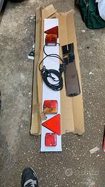 Barra posteriore completa di lampadine