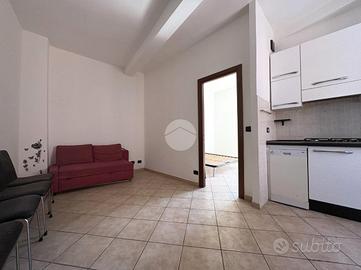 2 LOCALI A MONTEROTONDO