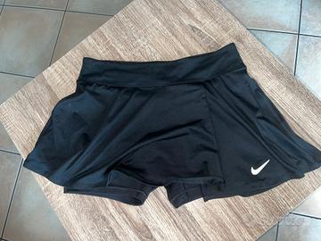 Gonna pantaloncini Nike colore nero