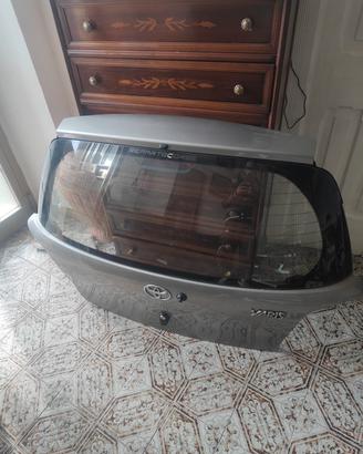 cofano  posteriore toyota yaris mk1