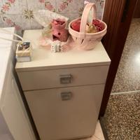 Mobiletto da bagno bianco
