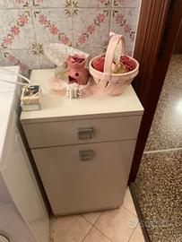 Mobiletto da bagno bianco