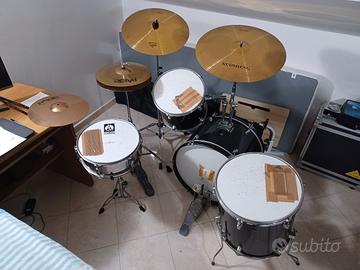 Batteria acustica incompleta