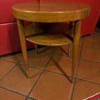 Tavolino vintage in noce chiaro