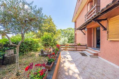 PORZIONE DI BIFAMILIARE A MONTE PORZIO CATONE