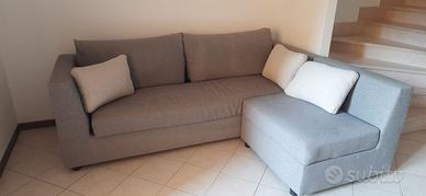 Divano tre posti con penisola