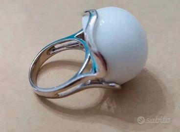 Anello in argento 925 con pietra in corallo bianco