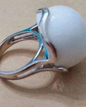Anello in argento 925 con pietra in corallo bianco