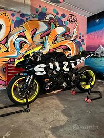 SUZUKI GSXR-600 Pista