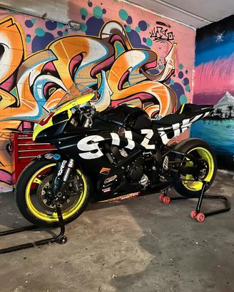 SUZUKI GSXR-600 Pista