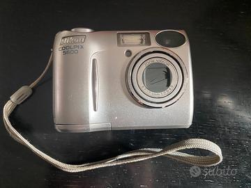 Digital camera Nikon Colpix 5600