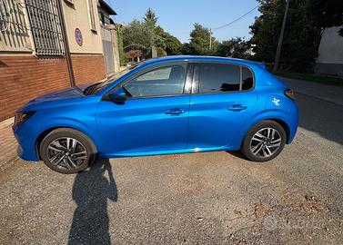 Peugeut 208 blu