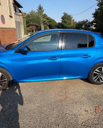 Peugeut 208 blu