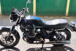 Moto Guzzi V7 stone 