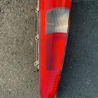 Fanale posteriore destro ford fiesta 2004