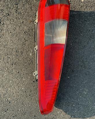 Fanale posteriore destro ford fiesta 2004