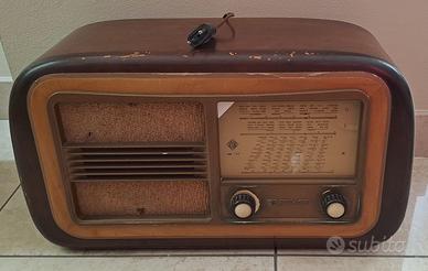 Radio antica a valvole Telefunken Modello T32