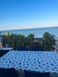 Grazioso appartamento fronte mare