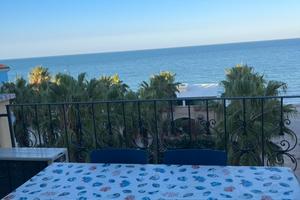 Grazioso appartamento fronte mare