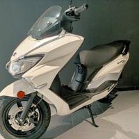 Nuovo Suzuki Burgman 125 start & stop