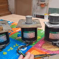 3 motori stepper Sanyo Denki