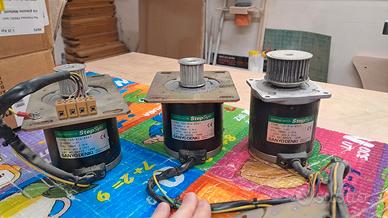 3 motori stepper Sanyo Denki