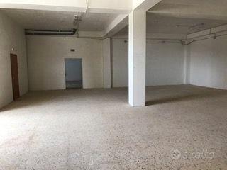 Locale comm./artigianale mq 360 + 90 mq tettoia