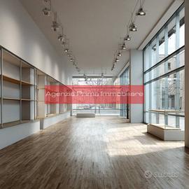 Immobile di 289 m² con 2 locali a Reggio Emilia